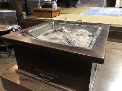 囲炉裏台の画像