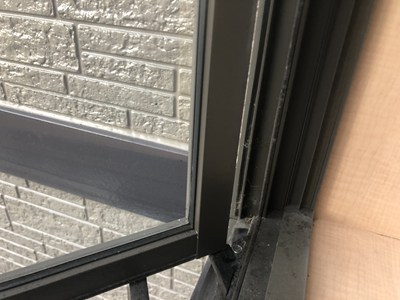 観音開きのはめ込み窓