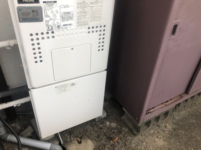 物置、給湯器