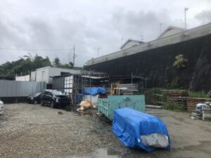 工務店の資材置き場