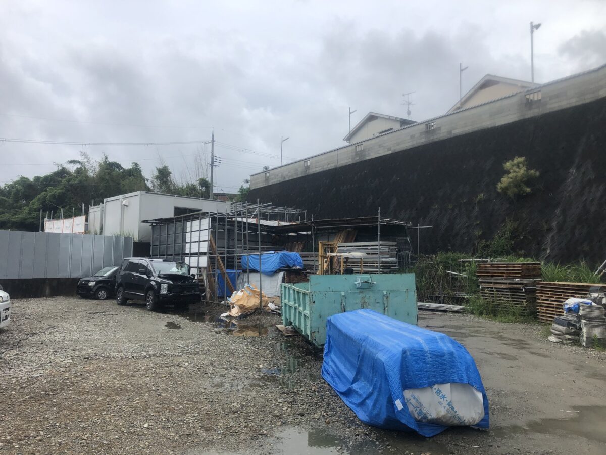工務店の資材置き場