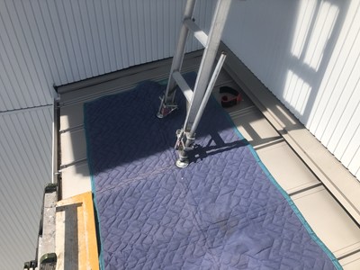 傷防止のためにしっかりと養生をする画像